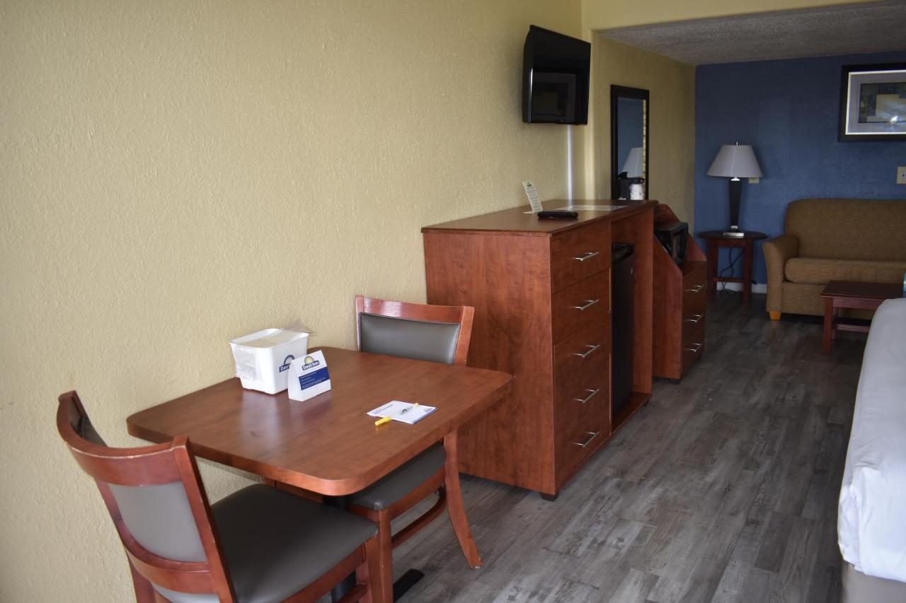 Days Inn By Wyndham Wildwood I-75 Extérieur photo