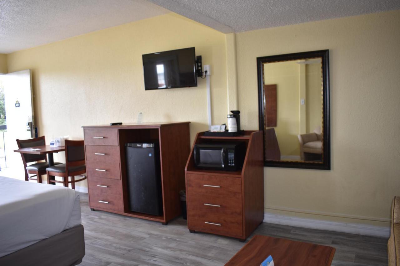 Days Inn By Wyndham Wildwood I-75 Extérieur photo