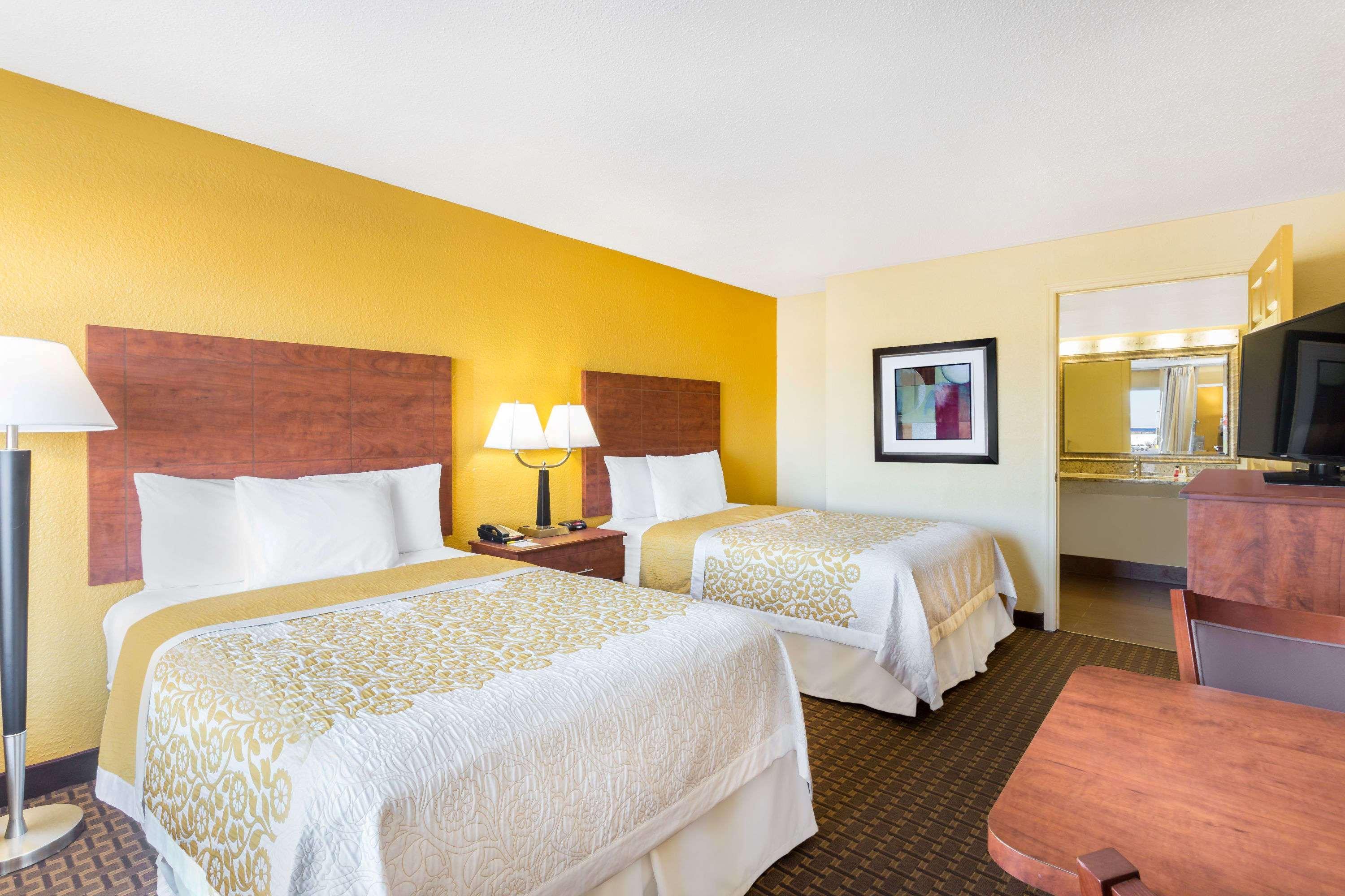 Days Inn By Wyndham Wildwood I-75 Extérieur photo