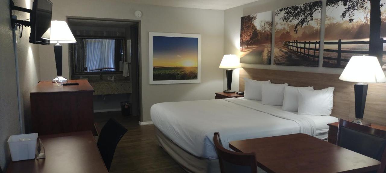 Days Inn By Wyndham Wildwood I-75 Extérieur photo