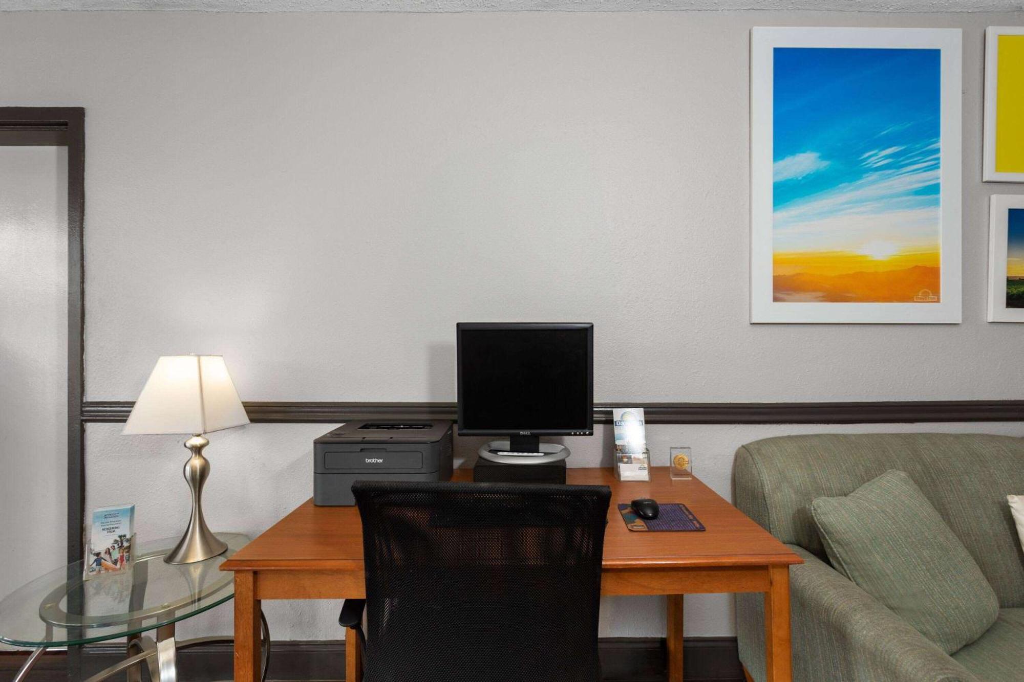 Days Inn By Wyndham Wildwood I-75 Extérieur photo