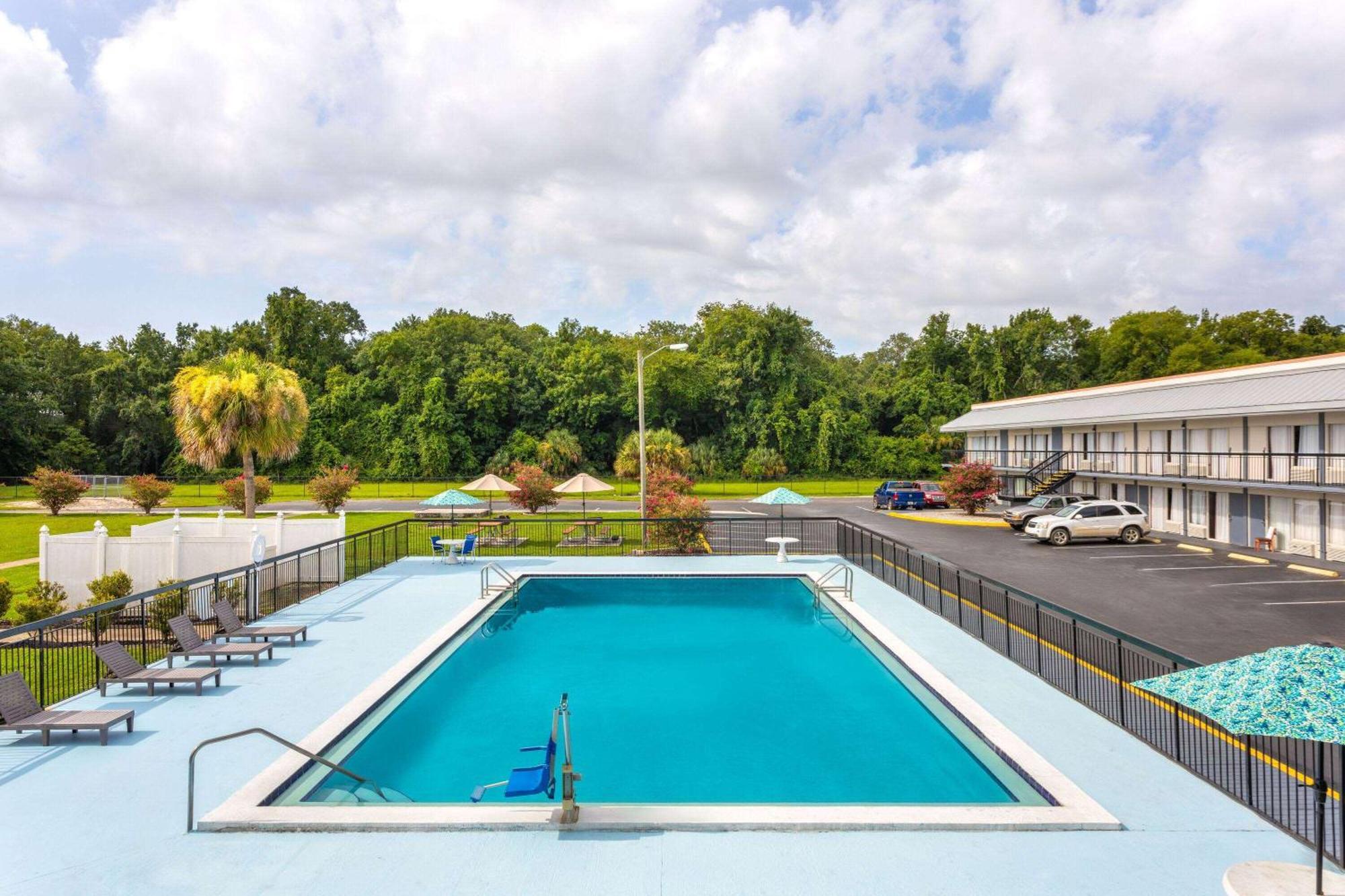 Days Inn By Wyndham Wildwood I-75 Extérieur photo
