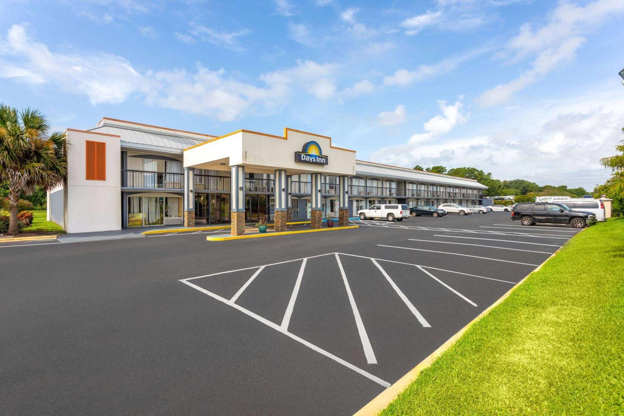 Days Inn By Wyndham Wildwood I-75 Extérieur photo