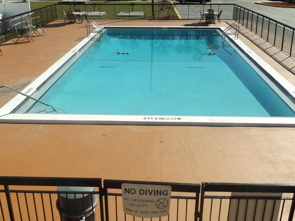 Days Inn By Wyndham Wildwood I-75 Extérieur photo
